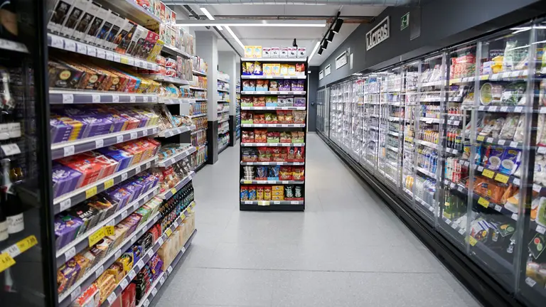 Nuevo supermercado BM en la calle Mayor de Pamplona. PABLO LASAOSA