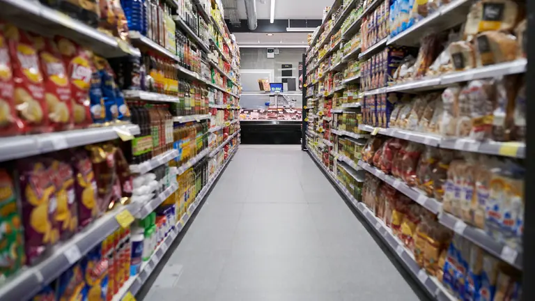 Nuevo supermercado BM en la calle Mayor de Pamplona. PABLO LASAOSA