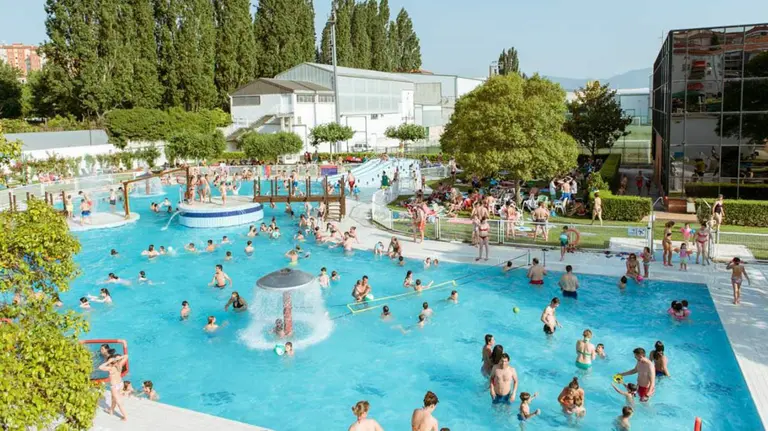 Piscinas de chapoteo en las instalaciones del club Oberena de Pamplona. @Oberena