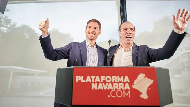 La plataforma de los diputados navarros Sergio Sayas y Carlos Garc&iacute;a Adanero celebra su primer acto p&uacute;blico.ABLO LASAOSA