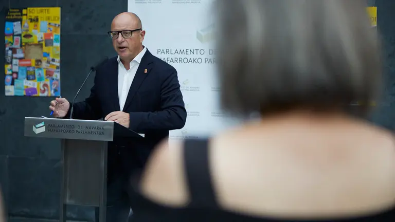 El consejero de Educaci&oacute;n, Carlos Gimeno, valora la propuesta planteada por el Gobierno de Navarra a la Plataforma 0-3. I&Ntilde;IGO ALZUGARAY