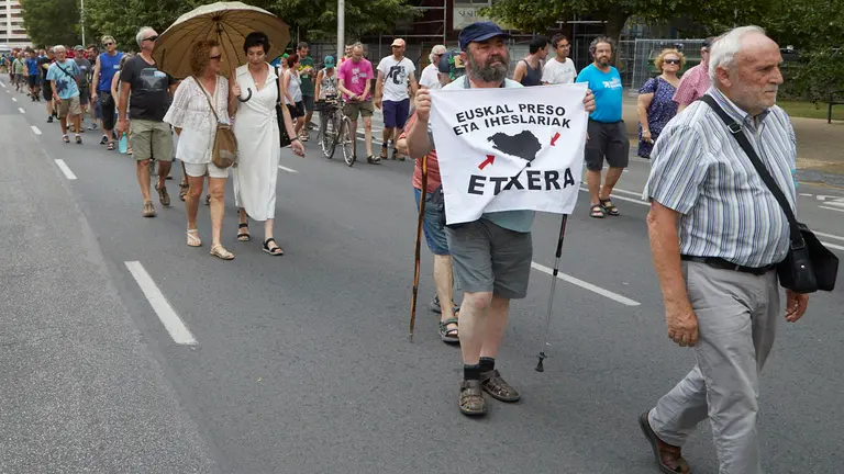 Manifestaci&oacute;n convocada por Sare bajo el lema 'Etxera bidea gertu' (Cerca del camino a casa) en contra de la pol&iacute;tica penitenciaria a los presos de ETA. I&Ntilde;IGO ALZUGARAY