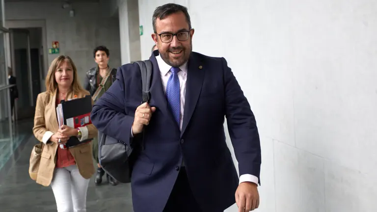 El consejero Javier Rem&iacute;rez comparece en comisi&oacute;n parlamentaria para explicar la gesti&oacute;n de la emergencia de los incendios que se han sucedido recientemente en Navarra. I&Ntilde;IGO ALZUGARAY