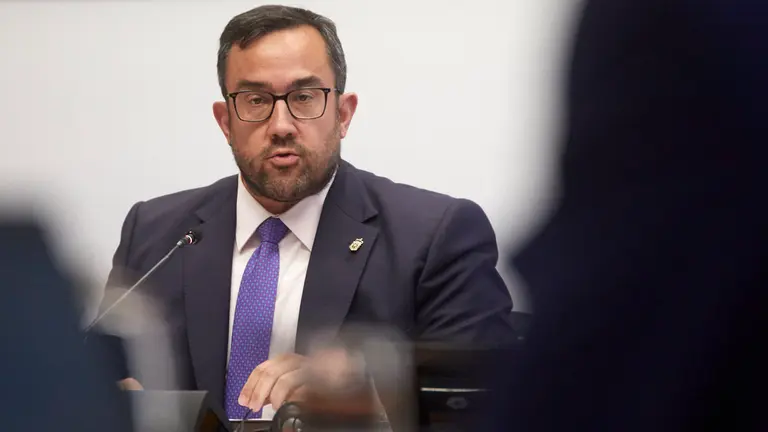 El consejero Javier Rem&iacute;rez comparece en comisi&oacute;n parlamentaria para explicar la gesti&oacute;n de la emergencia de los incendios que se han sucedido recientemente en Navarra. I&Ntilde;IGO ALZUGARAY