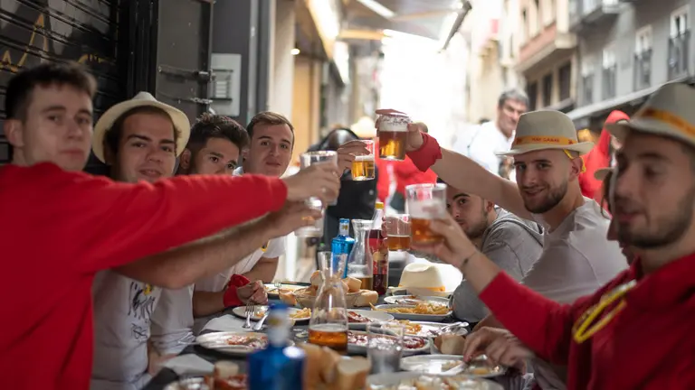 Almuerzos en Pamplona antes del chupinazo. IRAITZ IRIARTE