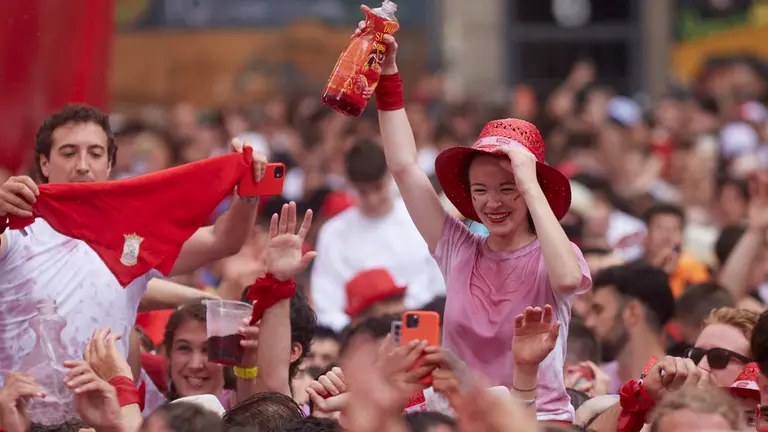 Chupinazo en la Plaza del Ayuntamiento de Pamplona para dar inicio a los Sanfermines 2022. IÑIGO ALZUGARAY