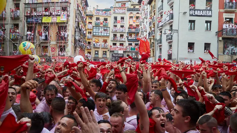 Chupinazo en la Plaza del Ayuntamiento de Pamplona para dar inicio a los Sanfermines 2022. I&Ntilde;IGO ALZUGARAY