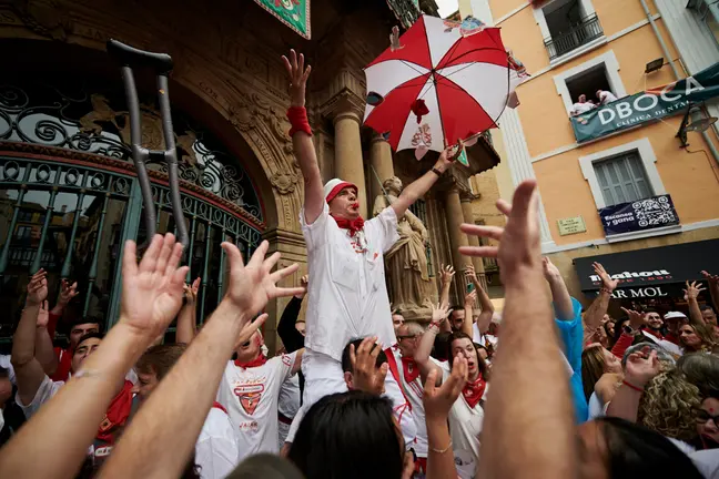 Riau Riau popular desde la Plaza del Ayuntamiento de Pamplona durante San Ferm&iacute;n 2022. PABLO LASAOSA