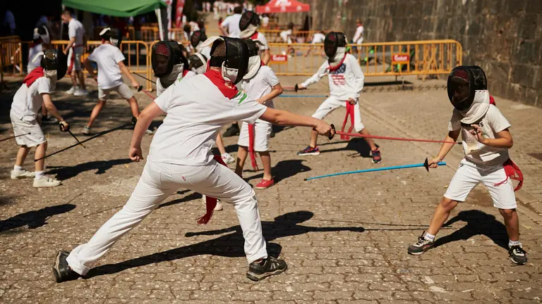 Actividades deportivas de SportKids en la Medio Luna de Pamplona durante las fiestas de San Ferm&iacute;n 2022. PABLO LASAOSA