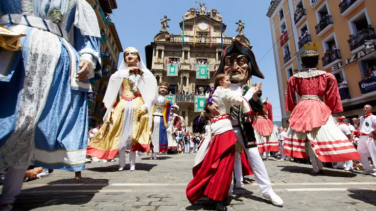 Despedida de la Comparsa de gigantes y cabezudos de Pamplona en el &uacute;ltimo d&iacute;a de las fiestas de San Ferm&iacute;n 2022. I&Ntilde;IGO ALZUGARAY