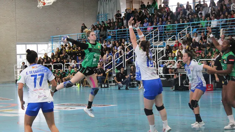 Partido de balonmano Beti Onak femenino - Áula cultural Valladolid en Villava. Cedida.
