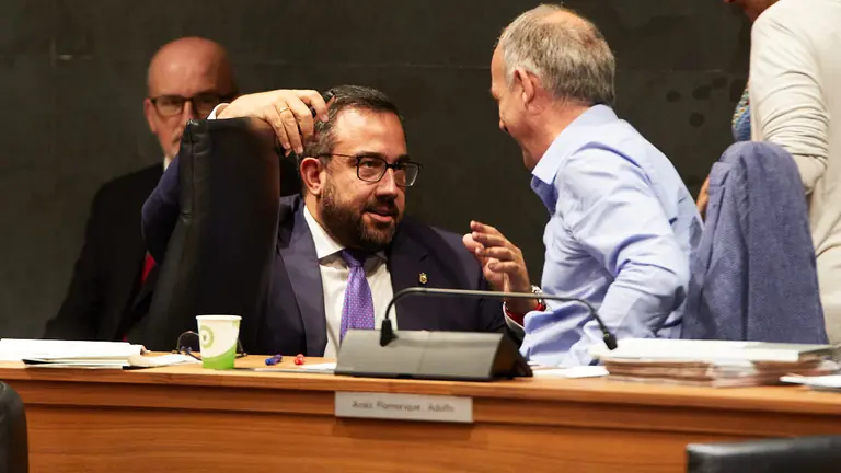 Pleno del Parlamento de Navarra. Rem&iacute;rez y Araiz. I&Ntilde;IGO ALZUGARAY