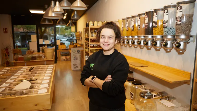 Tienda 'Al gramo' en la calle Iturrama 39 de Pamplona. I&Ntilde;IGO ALZUGARAY