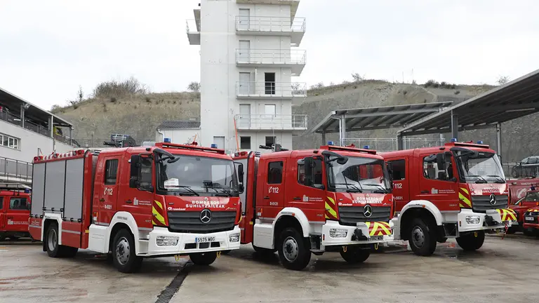 El Servicio de Bomberos de Navarra incorpora a su flota tres nuevos veh&iacute;culos. GOBIERNO DE NAVARRA