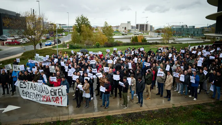Concentraci&oacute;n convocada por ELA en Siemens Gamesa "por la estabilidad en el empleo y la defensa de las condiciones laborales".  PABLO LASAOSA