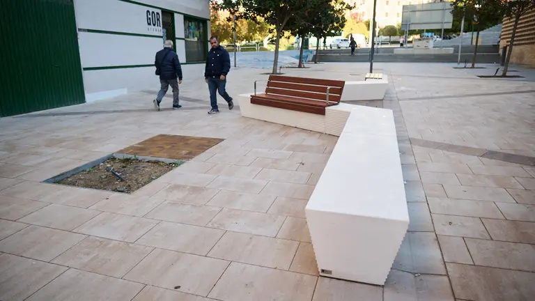 Los miembros de la Gerencia y la Comisi&oacute;n de Urbanismo del Ayuntamiento de Pamplona visitan las obras de reurbanizaci&oacute;n del barrio de Milagrosa, que afectan a las calles Manuel de Falla, R&iacute;o Urrobi, R&iacute;o Irati y R&iacute;o Urederra. PABLO LASAOSA
