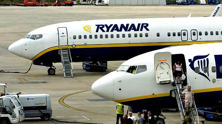 Aviones de la compa&ntilde;&iacute;a Ryanair. EFE