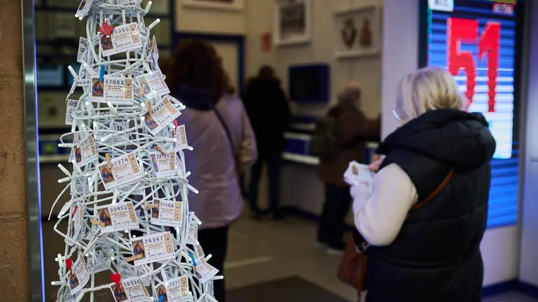 Administración de lotería "La trece", en la calle Tudela 3. PABLO LASAOSA