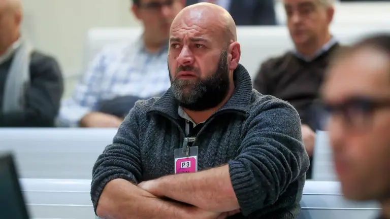 El etarra Asier Eceiza sentado en el banquillo de los acusados durante su juicio en la Audiencia Nacional. EFE/ Fernando Alvarado