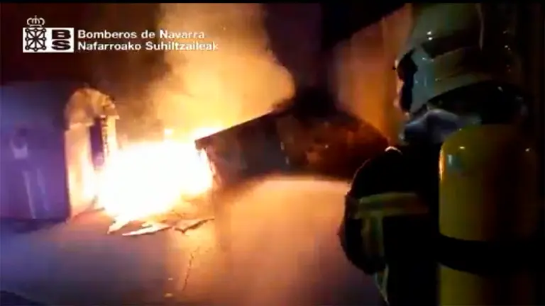 El incendio de los dos contenedores no ha provocado daños personales. CEDIDA