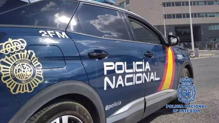 El hombre permanece atrincherado desde este viernes y han tenido que intervenir los GEO de la Polic&iacute;a Nacional. CEDIDA