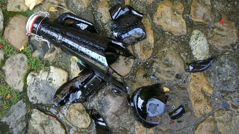 Botella rota. ARCHIVO