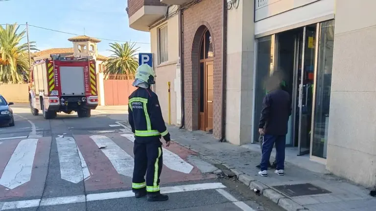 Los bomberos extinguieron las llamas del incendio de San Adri&aacute;n, que no provoc&oacute; da&ntilde;os personales. BOMBEROS DE NAVARRA