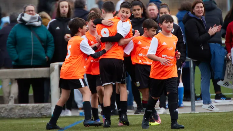Partido de octavos de final del XL Torneo Interescolar de Fundaci&oacute;n Osasuna en categor&iacute;a mixta entre Larraona Claret y Atargi disputado en las instalaciones de Tajonar. I&Ntilde;IGO ALZUGARAY