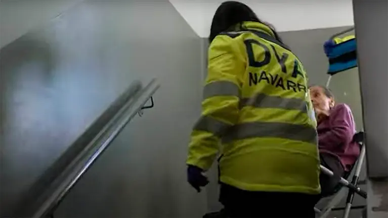 El Ayuntamiento de Pamplona, en colaboraci&oacute;n con DYA Navarra, ha puesto en marcha un programa para sacar a las personas con movilidad reducida de sus casas. CEDIDA