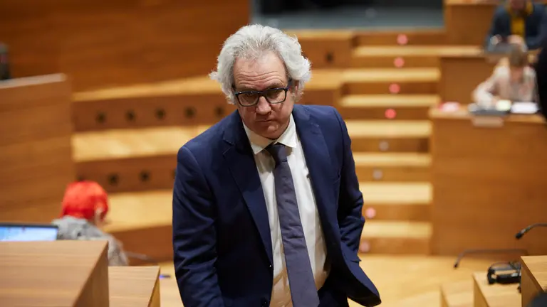 P&eacute;rez Nievas (Navarra Suma) en el pleno del Parlamento de Navarra. I&Ntilde;IGO ALZUGARAY