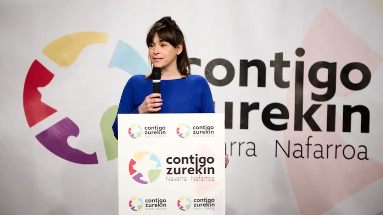 Bego&ntilde;a Alfaro interviene en el acto de presentaci&oacute;n de la candidatura de Contigo Navarra al Ayuntamiento de Pamplona. PABLO LASAOSA