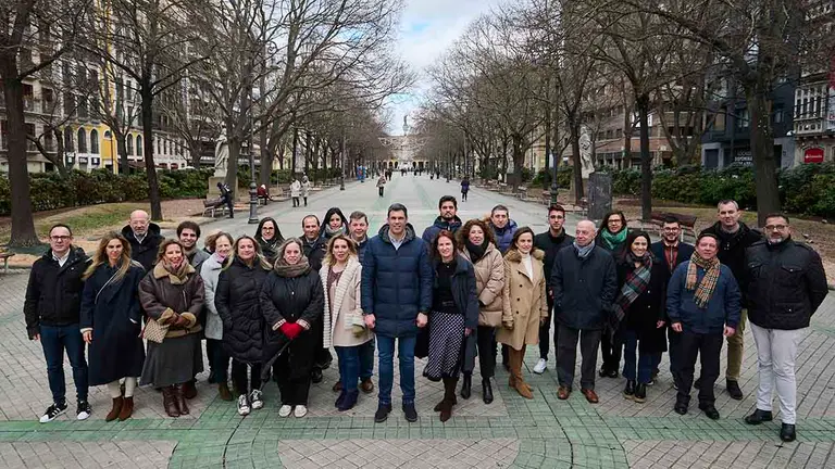 Los miembros del Comit&eacute; Ejecutivo del Partido Popular de Navarra posa en el Paseo de Sarasate de Pamplona. PARTIDO POPULAR DE NAVARRA