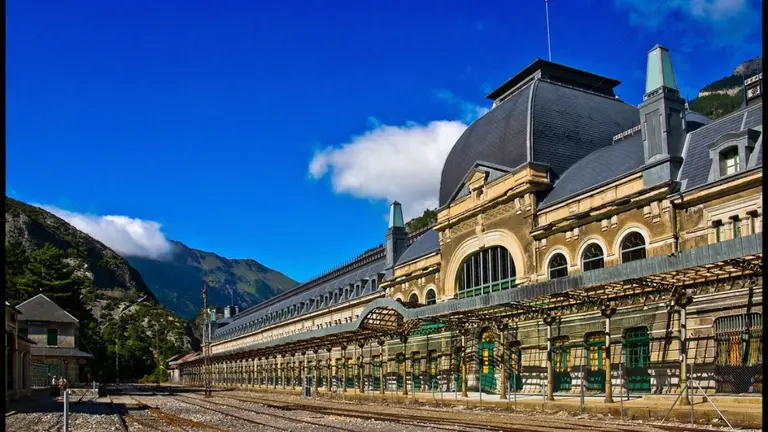 Imagen de la facha de la estación de Canfranc. GUILLÉN PÉREZ