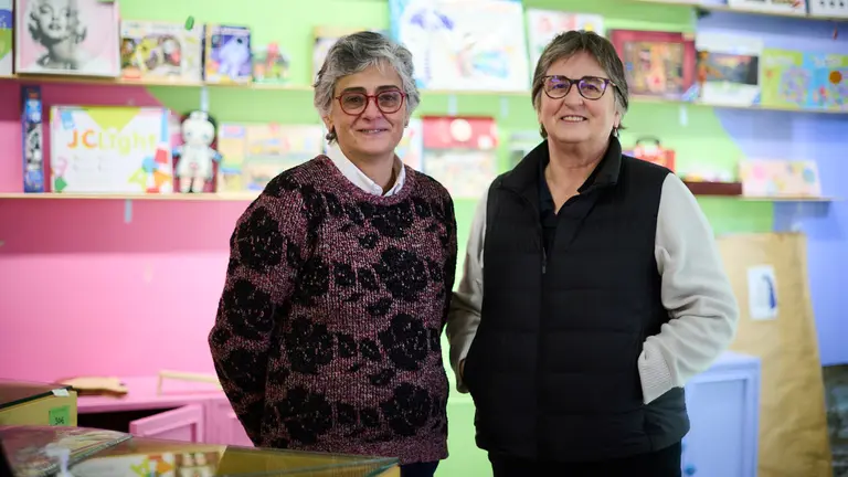 Librer&iacute;a Acuario cierra su establecimiento en el cruce de la calle Campana con la calle Ansoleaga del casco viejo. PABLO LASAOSA