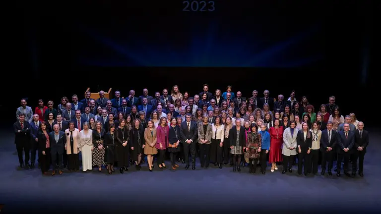 Imagen de los 122 galardonados por la Universidad de Navarra. CEDIDA