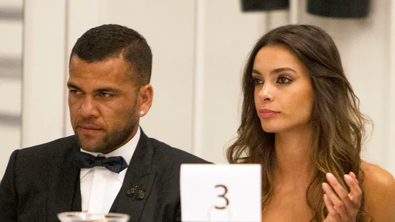 Dani Alves y Joana Sanz, en una imagen de archivo. EUROPA PRESS
