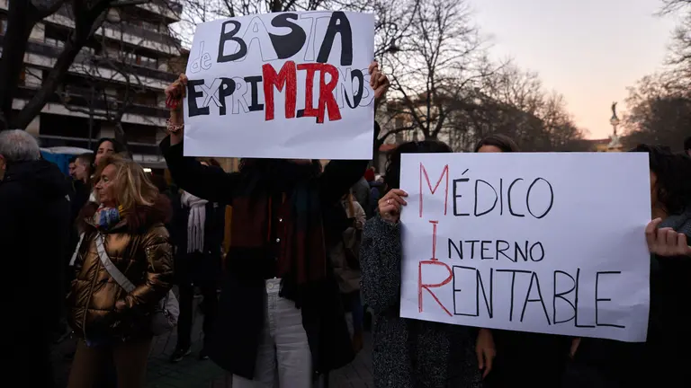 Concentraci&oacute;n convocada por el Sindicato M&eacute;dico de Navarra bajo el lema 'Recuperemos la sanidad navarra'. I&Ntilde;IGO ALZUGARAY