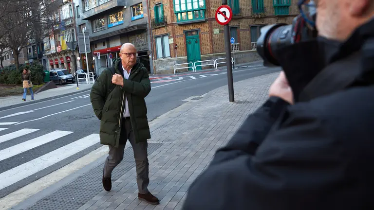 Gimeno en el pleno del Parlamento de Navarra. I&Ntilde;IGO ALZUGARAY