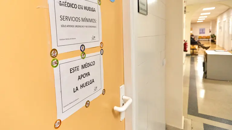 Huelga de m&eacute;dicos en el centro sanitario doctor San Mart&iacute;n de Pamplona. I&Ntilde;IGO ALZUGARAY