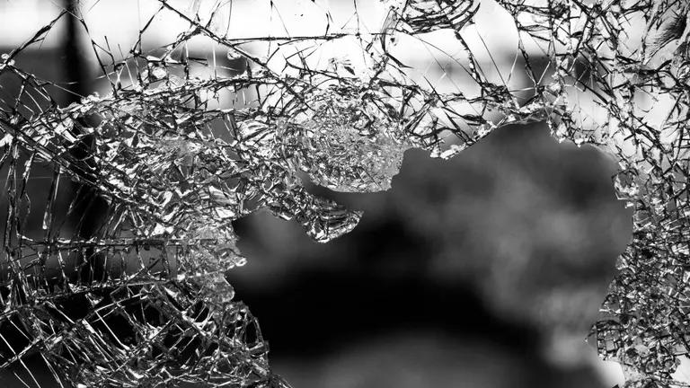 Un cristal roto. ARCHIVO