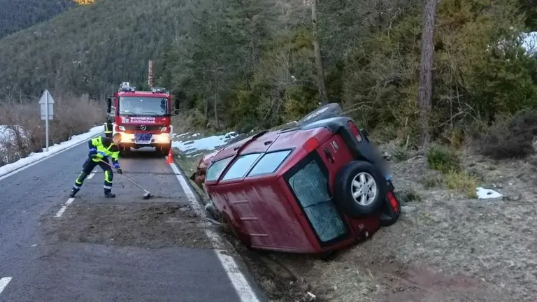 Dos heridos en un accidente con un conductor ebrio. BOMBEROS DE NAVARRA