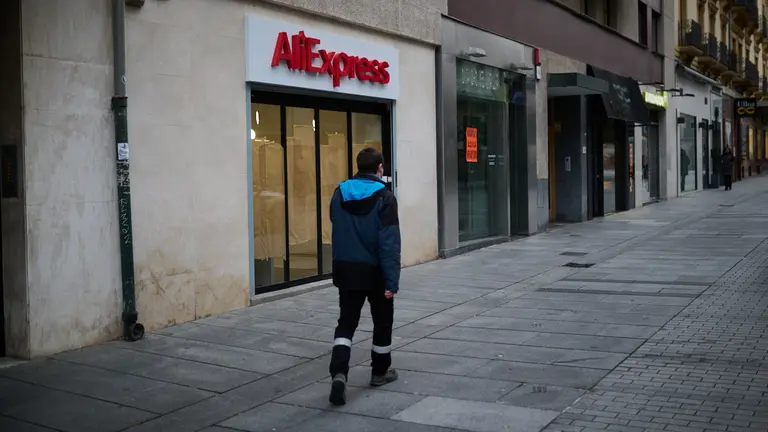 AliExpress abre una tienda en la calle Garc&iacute;a Ximenez de Pamplona. PABLO LASAOSA