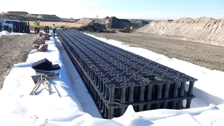 Cajas de infiltraci&oacute;n que la empresa navarra colocar&aacute; en el mayor desarrollo urban&iacute;stico de Espa&ntilde;a. HIDROSTANK