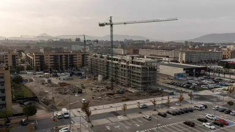 El Ayuntamiento de Pamplona bautizar&aacute; con el nombre del arquitecto pamplon&eacute;s Joaqu&iacute;n Zarranz Pueyo a la nueva plaza que se ha generado en Buztintxuri. AYUNTAMIENTO DE PAMPLONA