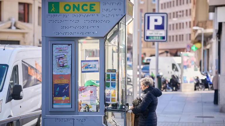 Kiosko de la ONCE en Pamplona. PABLO LASAOSA