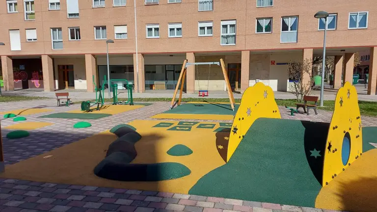 Parque reci&eacute;n estrenado en la plaza de las Aguas de Burlada. AYUNTAMIENTO DE BURLADA