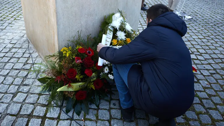 Concentraci&oacute;n con motivo del D&iacute;a de la Memoria de las v&iacute;ctimas del terrorismo de ETA convocada por la ANVITE, Fundaci&oacute;n Tom&aacute;s Caballero, Vecinos de Paz, Asociaci&oacute;n Cultural Pompaelo, Sociedad Civil Navarra, Asociaci&oacute;n Cultural Doble12, Libertad Ya, Recuperar Navarra, Ego Non y Asociaci&oacute;n por la Tolerancia. I&Ntilde;IGO ALZUGARAY