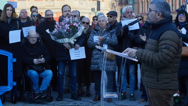 Concentraci&oacute;n con motivo del D&iacute;a de la Memoria de las v&iacute;ctimas del terrorismo de ETA convocada por la ANVITE, Fundaci&oacute;n Tom&aacute;s Caballero, Vecinos de Paz, Asociaci&oacute;n Cultural Pompaelo, Sociedad Civil Navarra, Asociaci&oacute;n Cultural Doble12, Libertad Ya, Recuperar Navarra, Ego Non y Asociaci&oacute;n por la Tolerancia. I&Ntilde;IGO ALZUGARAY