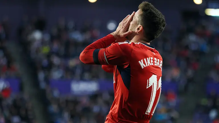 El delantero del Club Atl&eacute;tico Osasuna Enrique Barja, durante el partido correspondiente a la Jornada 21 de LaLiga Santander contra el Valladolid este domingo en el Estadio Jos&eacute; Zorrilla de Valladolid. EFE/ R. Garc&iacute;a