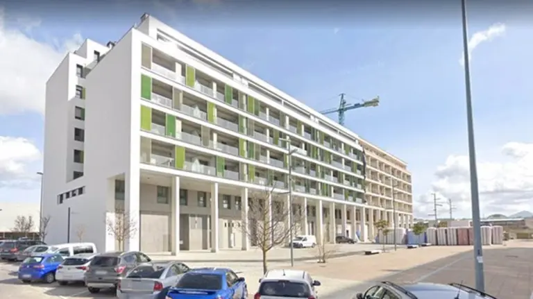 Navarra contar&aacute; en noviembre con un centro de atenci&oacute;n integral 24 horas a mujeres v&iacute;ctimas de violencia sexual.

El Gobierno de Navarra ha anunciado que el futuro Centro de atenci&oacute;n integral 24 horas a mujeres v&iacute;ctimas y supervivientes de violencia sexual, tambi&eacute;n conocido como Centro de Crisis, abrir&aacute; sus puertas en noviembre para dar servicio a toda Navarra, y se ubicar&aacute; en el barrio de Arrosadia de Pamplona.

SOCIEDAD ESPA&Ntilde;A EUROPA NAVARRA
GOBIERNO DE NAVARRA